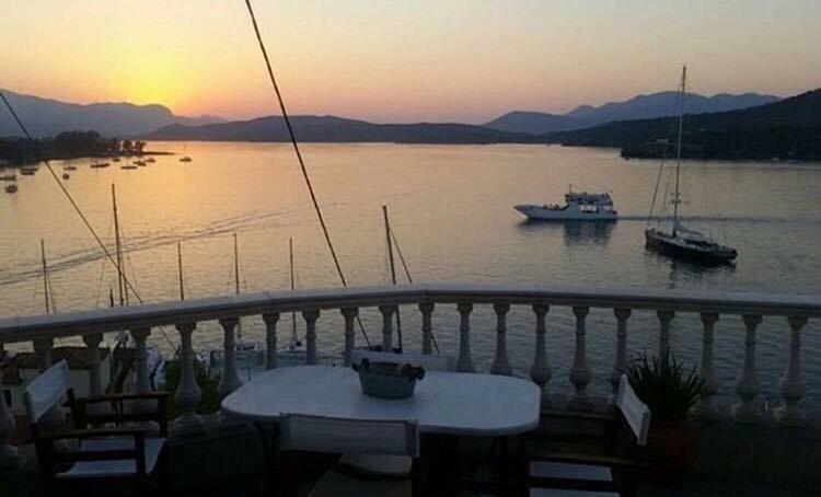 Kasteli Suite Poros Town Exterior photo